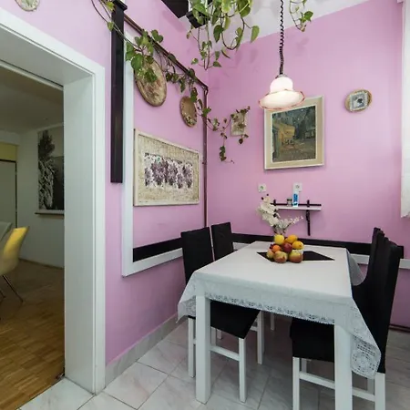 Apartment Stipe *